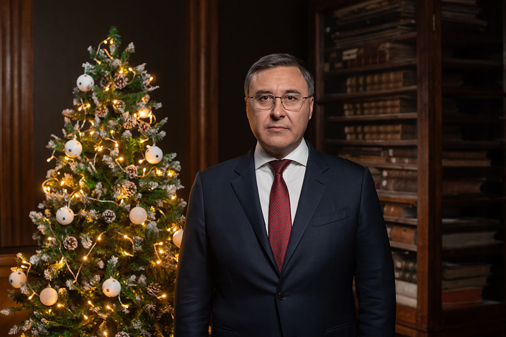 Глава Минобрнауки России поздравляет с наступающим Новым годом